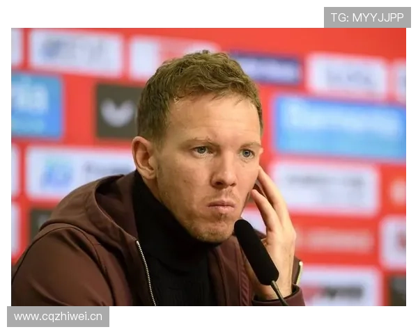 弗里克执教风格强调高位逼抢与快速转换,战术体系注重攻守平衡